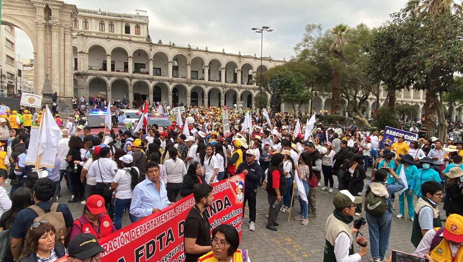 Multitudinaria participacion en marcha Unidos por la Seguridad